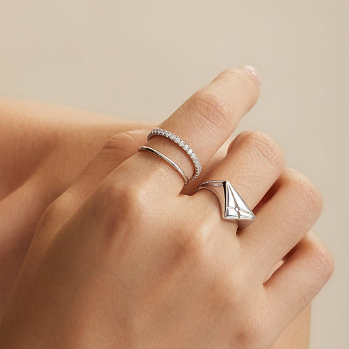 Silver Kiss Triangle Ring